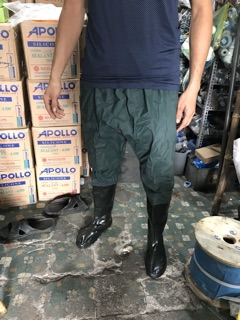 Ủng liền quần lội nước