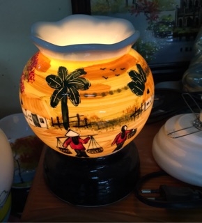 Combo đèn xông tinh dầu size lớn và 5 chai tình dầu + tặng kèm 2 bóng dự phòng Halogen