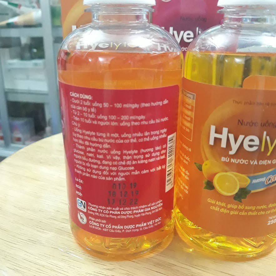 Nước Uống Bù Nước Điện Giải Hyelyte.Hương Cam,Táo.Chai 250ml