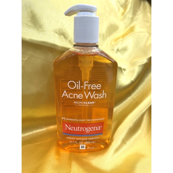 Sữa rửa mặt Neutrogena Oil-Free Acne Wash