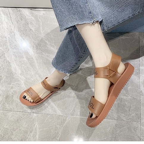 [Mã FAMAYWA2 giảm 10k đơn từ 50k] Sandal nữ dáng basic đế cao su siêu bền siêu êm D147