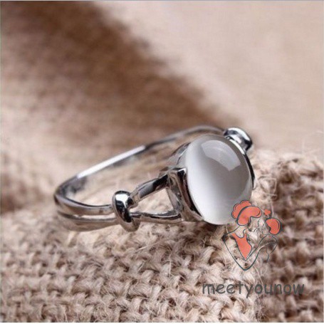 Nhẫn nữ đính đá mặt trăng hình bầu dục phim twilight