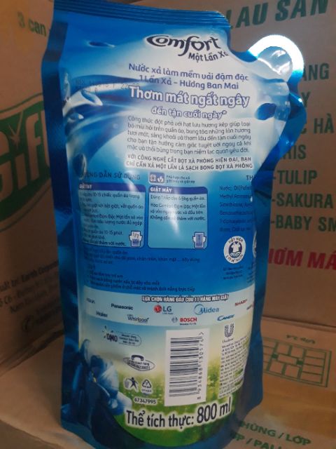 [Nhập HC1712 giảm 10%]Xả comfort 800ml 1 lần xả hương ban mai giá hấp dẫn.