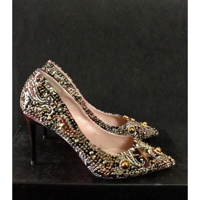 Giầy cao gót hoạ tiết hoa pass