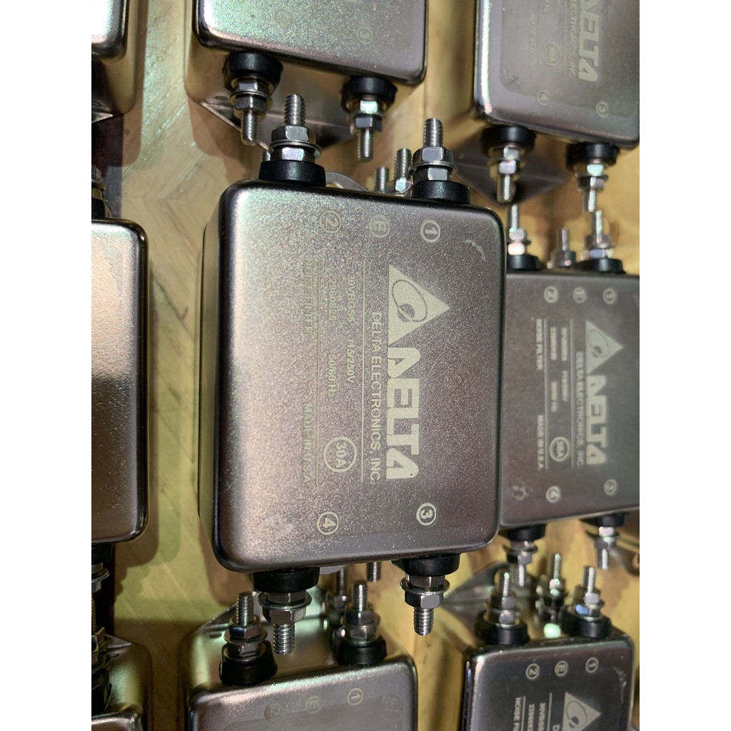 Lọc nguồn điện sạch 30A bãi USA Delta hàng tháo máy y tế lọc điện Siêu Sạch