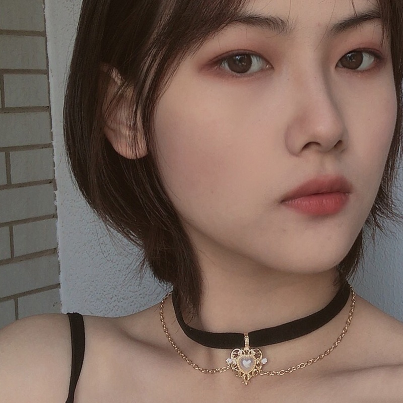 Vòng Cổ Choker Dây Nhung Đen Mặt Trái Tim Thời Trang