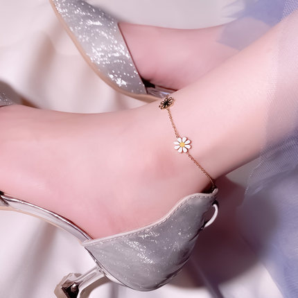 Lắc chân mạ vàng 18K nhỏ gọn bằng thép titan hình hoa cúc nhỏ 2021