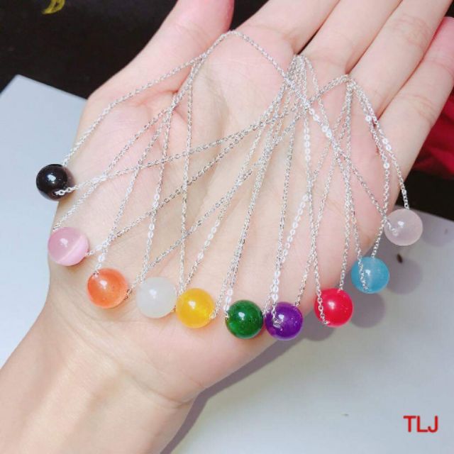 Dây bạc ta mặt đá phong thủy.
