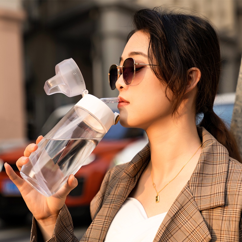 Bình nước Diller DB-015 chống tràn có ống hút tiện lợi dung tích 700ml