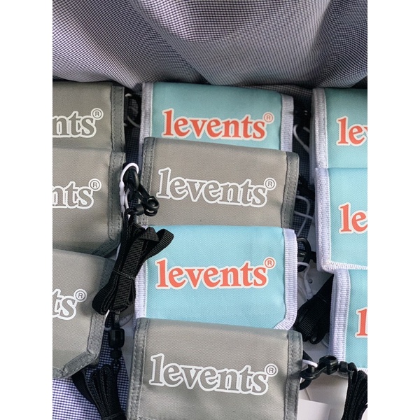 ví ngắn có dây đeo levents