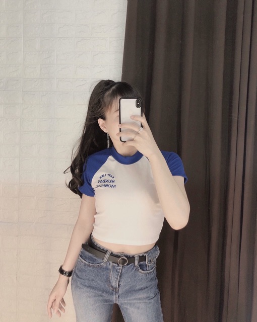 Áo thun croptop thêu chữ tay phối màu