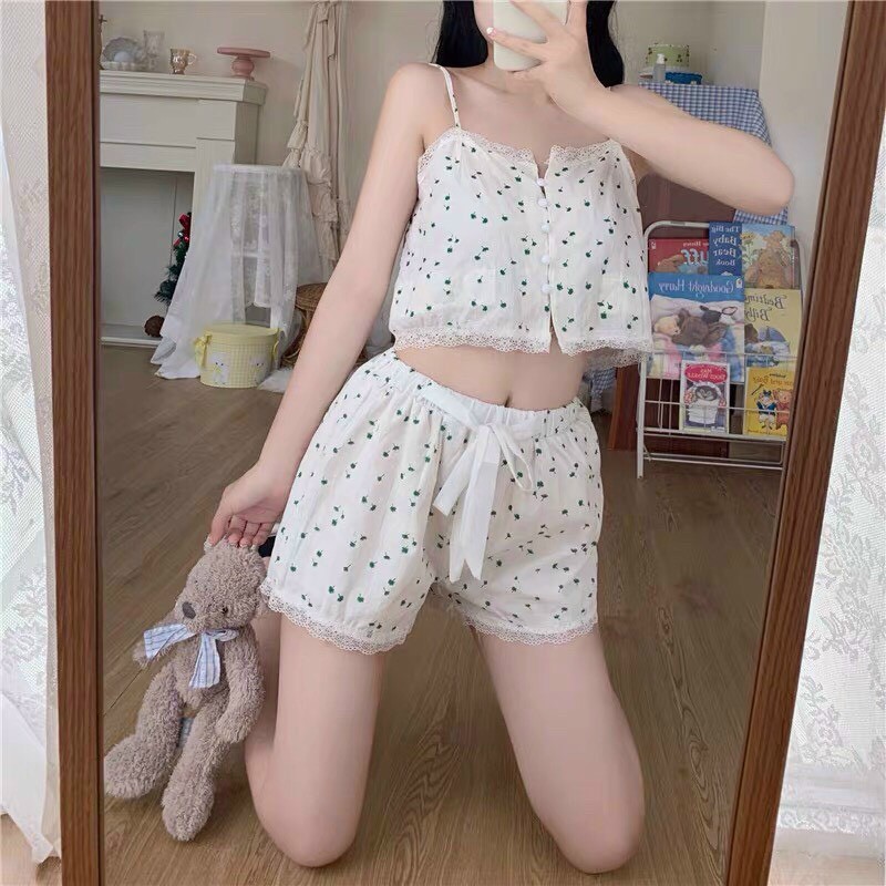 Set bộ ngủ nữ áo 2 dây croptop viền ren phối nút cực tiểu thư quần lưng chun họa tiết hoa nhí mát mẻ ngày hè