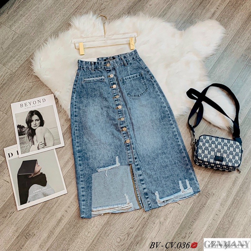Chân váy LoeWe xẻ vạt