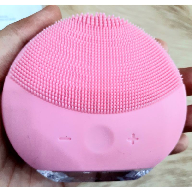 Máy Rửa Rặt sạch sâu và Massage chống lão hóa FOREVER LINA MINI  siêu sịn,siêu xinh ,tiện dụng làm sạch sâu.