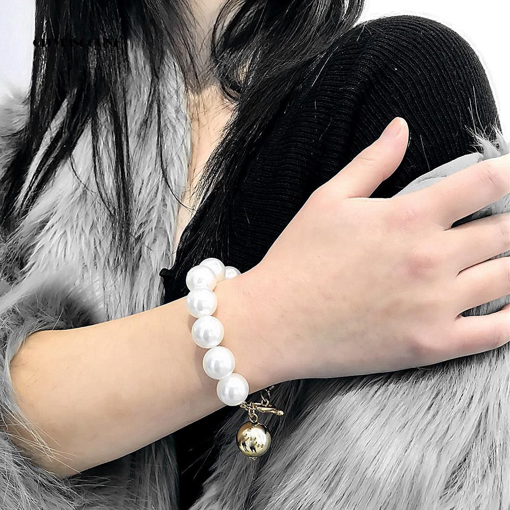 Vòng tay đính ngọc trai giả đơn giản | BigBuy360 - bigbuy360.vn