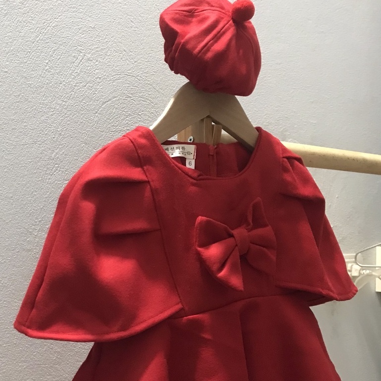 Váy nhung cánh tiên màu đỏ xinh xắn cho bé gái từ 6 tháng đến 5 tuổi. Váy xinh cho bé tặng kèm mũ