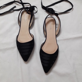 Sandal bệt mũi nhọn