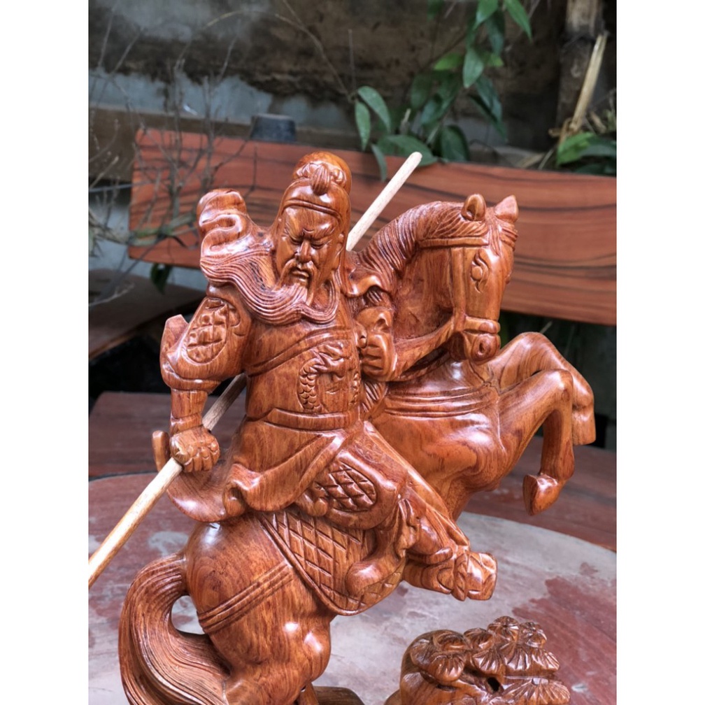 Tượng quan công cưỡi ngựa