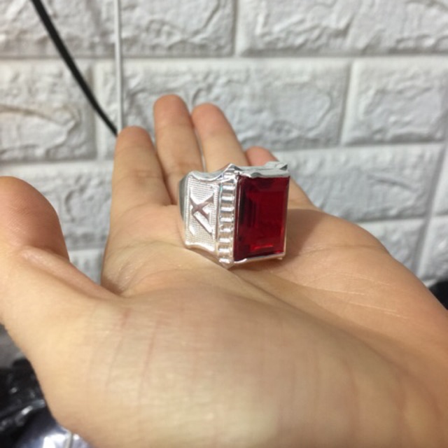 Nhẫn nam đá đen đỏ nhân tạo cạnh trên 2cm bạc ta