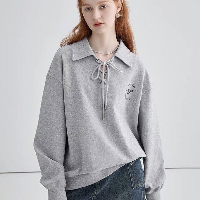 Áo sweater tay dài cổ polo cột dây dáng rộng in chữ thời trang mùa thu 2022