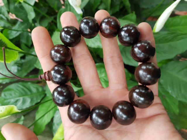 Vòng tay nam GỖ - TRẮC màu đen nhiều may tài lộc hạt tròn 18 ly
