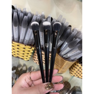 Cọ nền Kat.von D 35 dupe