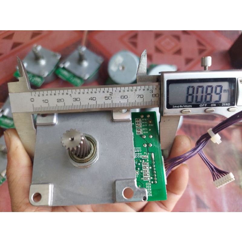 Motor bldc 12v-24V 21.6w,trục 8mm chế quạt.