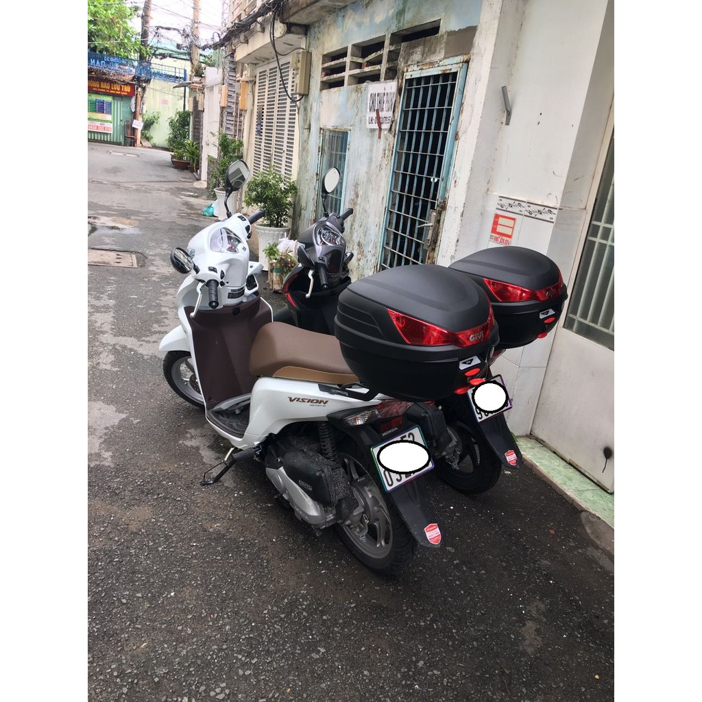 Combo lắp đặt gồm thùng givi B27N kèm đế đệm và baga givi chuẩn lắp đặt cho Vision 2018