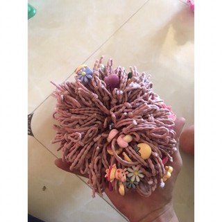 Chun buộc tóc cho mẹ và bé hình thù dễ thương