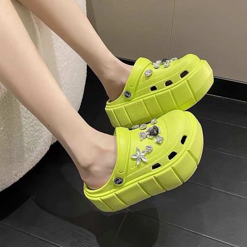 Giày dép sục crocs độn đế kèm sticker