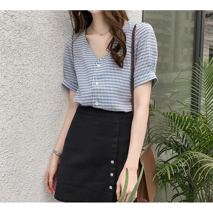 Áo sơ mi tay ngắn cổ chữ V hoạ tiết sọc ca-rô phối nút thiết kế thanh lịch sm190