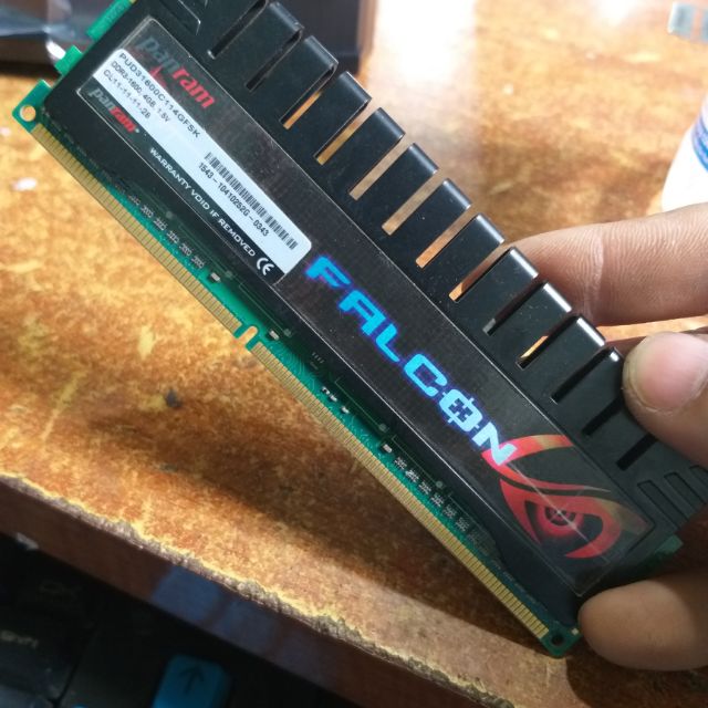 Ram d3 4g 1600 ốp tản thép