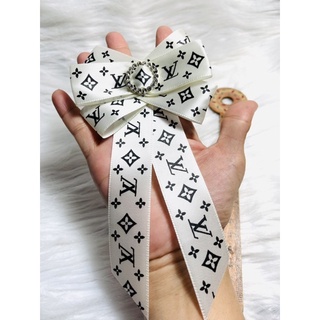 Cài áo nơ logo. kt 10 x 15cm