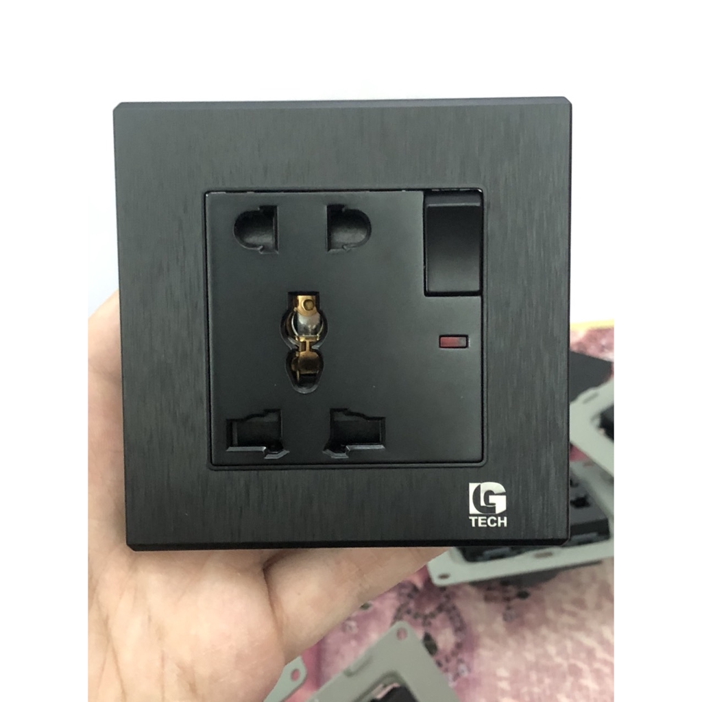 Ổ điện âm tường LGTECH hỗ trợ 2 cổng USB 2 công tắc màu đen - Hàng chính hãng