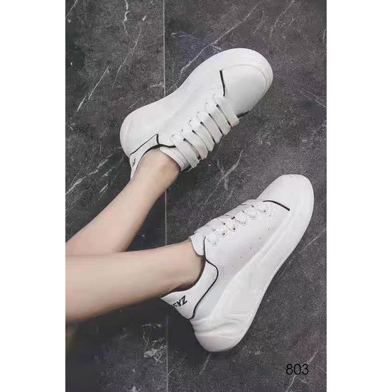 Giày thể thao nữ màu trắng