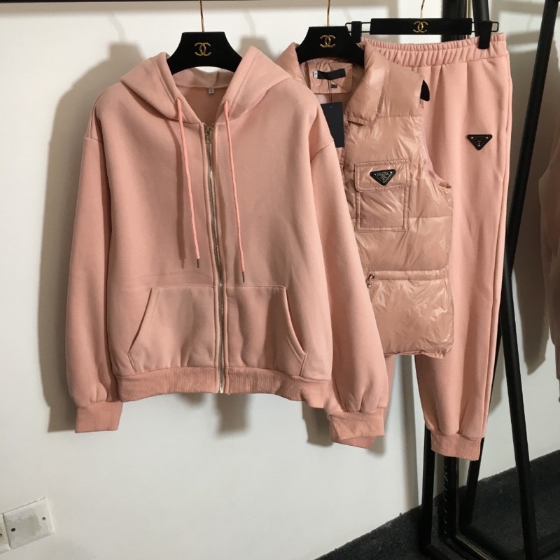 Set trang phục nữ 3 chi tiết gồm áo phao gile x áo hoodie kéo khoá và quần dài thương hiệu thời trang cao cấp Prada