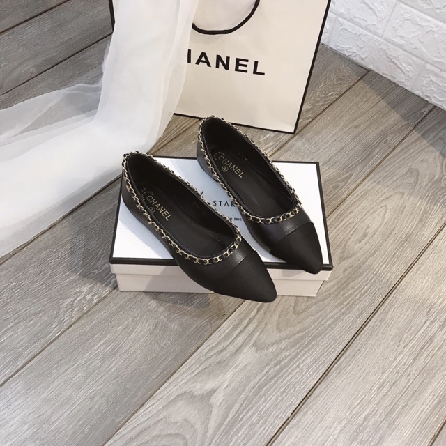 Giày bệt viền xích