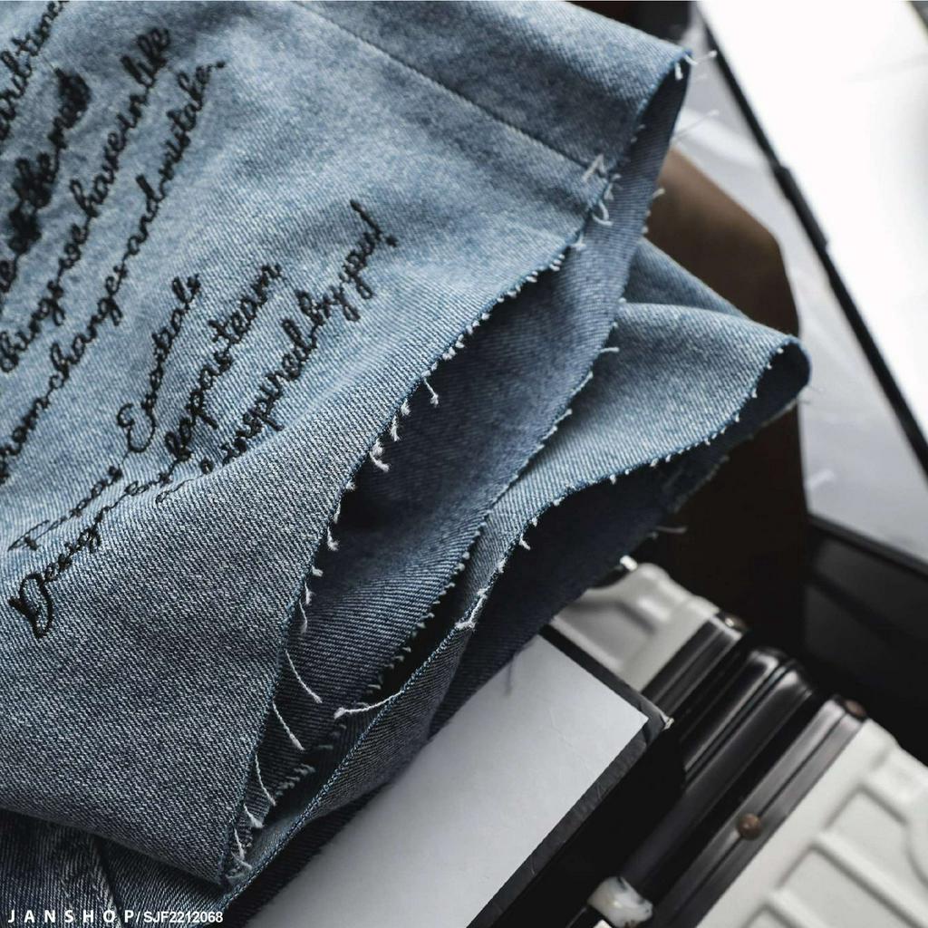 Short Jean chất denim dày dặn nhưng lại thoáng mát, thoải mái, dễ dàng vận động, di chuyển cũng như phối được nhiều item