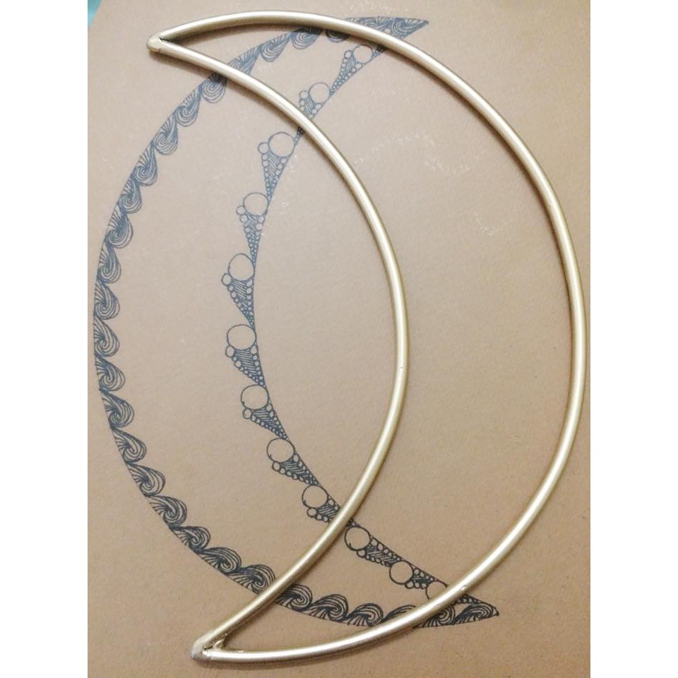 Khung sắt mặt trăng