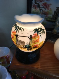 Combo đèn xông tinh dầu size lớn và 5 chai tình dầu + tặng kèm 2 bóng dự phòng Halogen