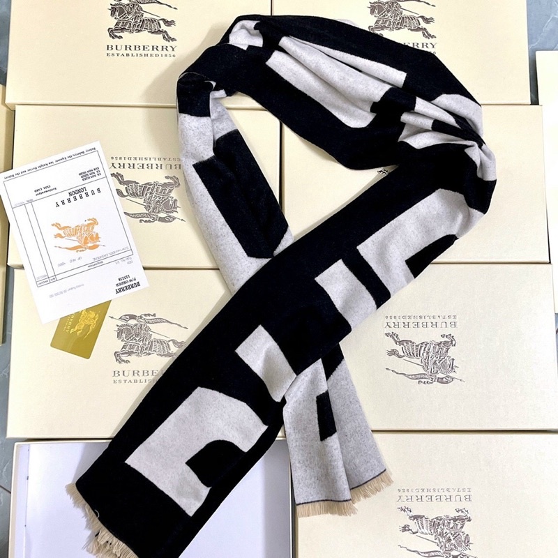 Khăn len BBR 2 màu cho nam nữ