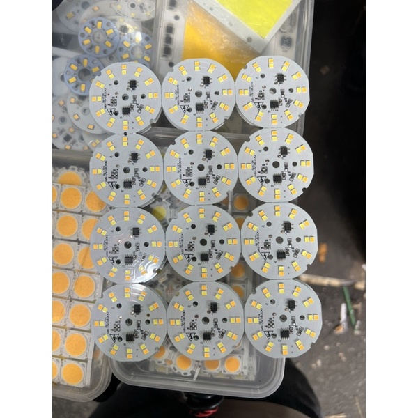 2 cái mâm tròn 7w 3 màu điện 220v