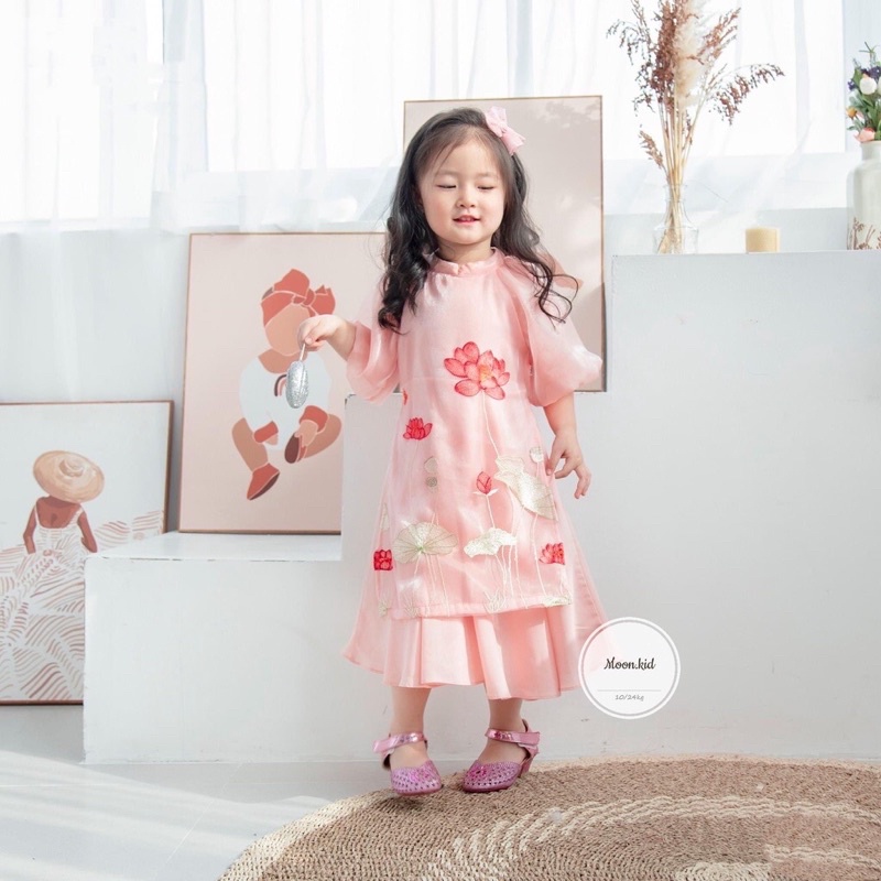 Áo dài hoa sen bé gái