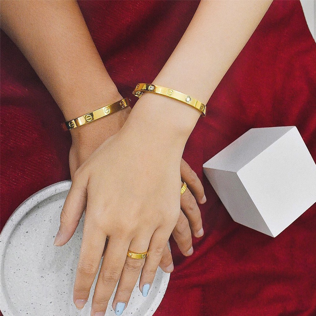 Set Vòng Tay & Nhẫn Titan Màu Gold Thời Trang Nam Nữ Hình Thật Tự Chụp Tại Cửa Hàng