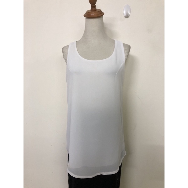 size M to L áo voan sát nách màu trắng chất đanh rủ mềm 2hand