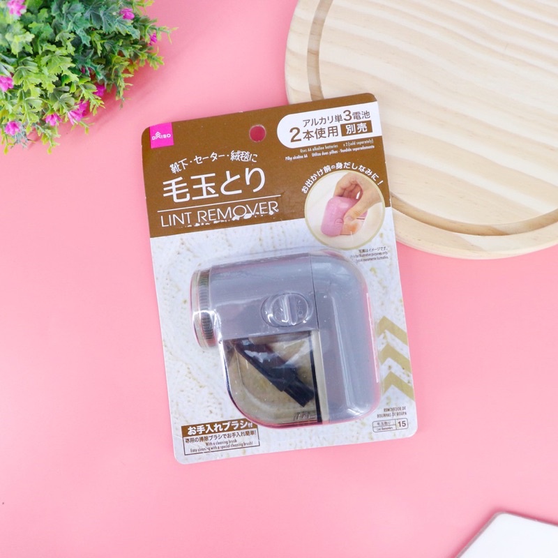 MÁY CẮT LÔNG XÙ DAISO ( giao màu ngẫu nhiên )