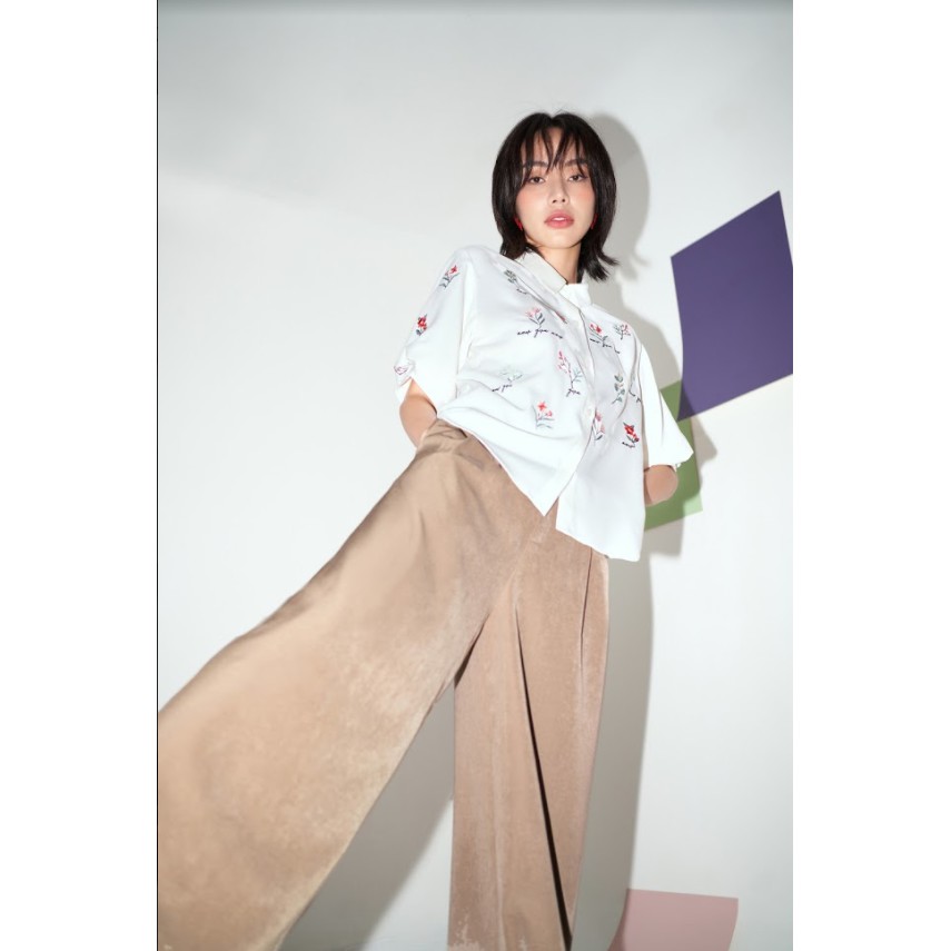 Áo sơ mi trắng basic thêu flowers names 1AO104  ADORE DRESS | BigBuy360 - bigbuy360.vn