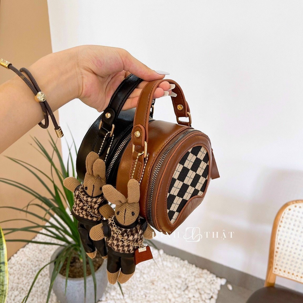 Túi cốp họa tiết kẻ caro tặng kèm móc khóa thỏ dễ thương SMN375