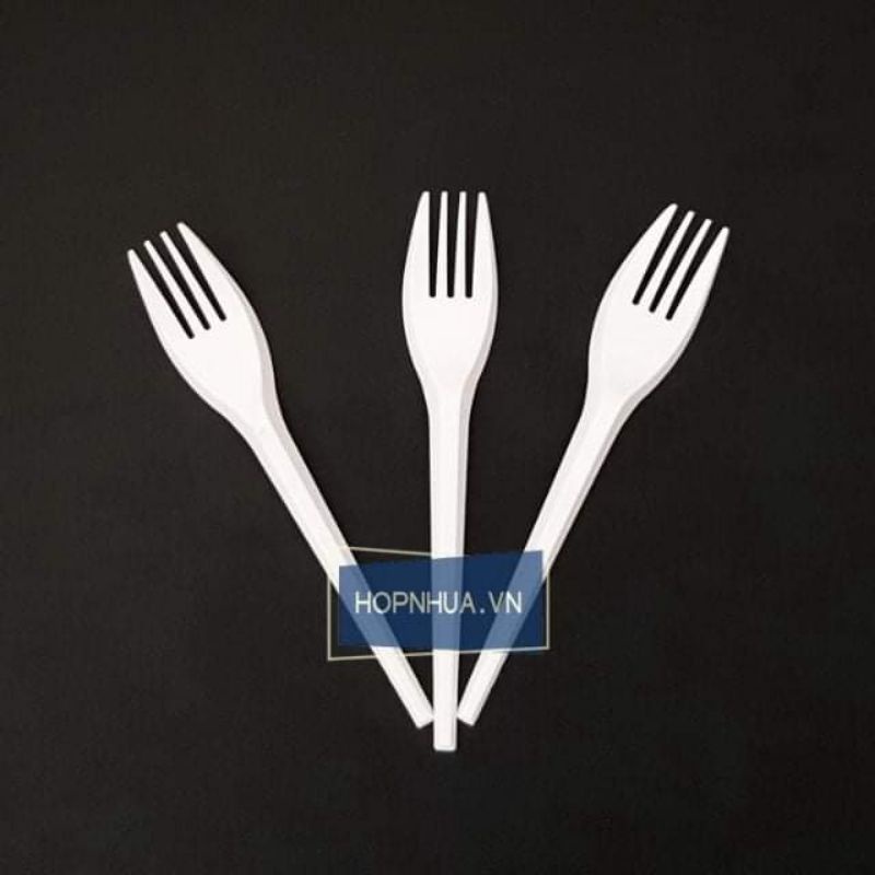 50 dĩa nhựa dùng 1 lần