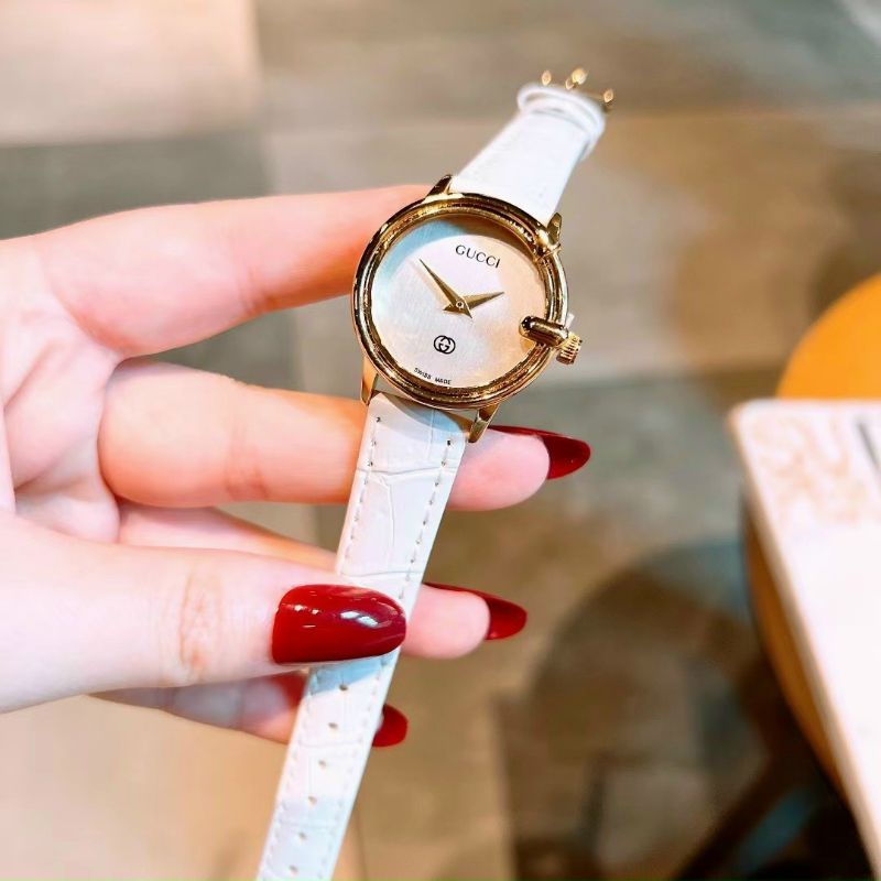 Đồng hồ nữ Gucci dây da cực đẹp và sang trọng.